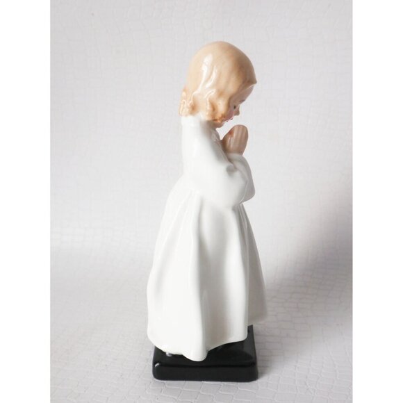 Royal Doulton "Bedtime" Figurine HN1978 - Picture 3 of 7
